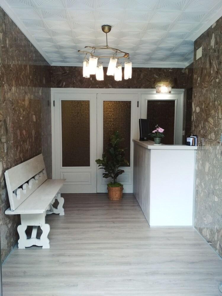 Hostal Cruce Villafranca Del Bierzo Exterior foto